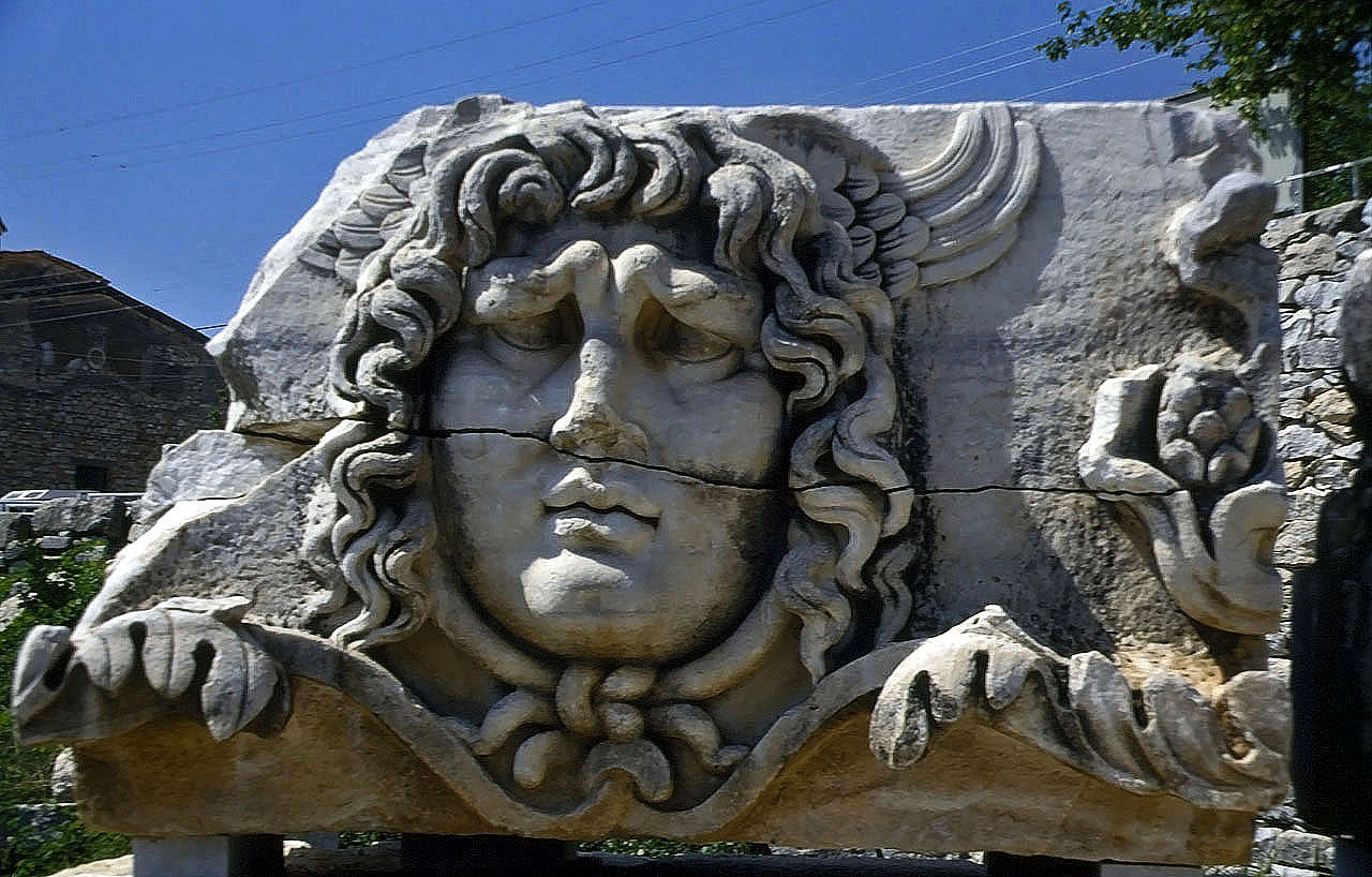 24.04.1993 | Apollon-Tempel   | Medusa-Haupt am Eingang