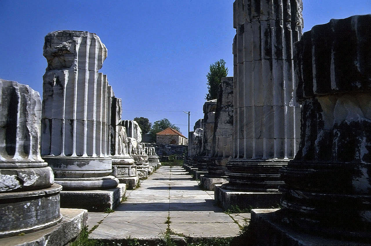 24.04.1993 | Apollon-Tempel   | Säulengang im Apollon-Tempel