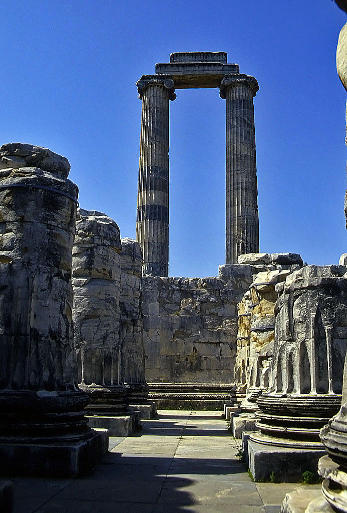 24.04.1993 | Apollon-Tempel   | Säulengang im Apollon-Tempel