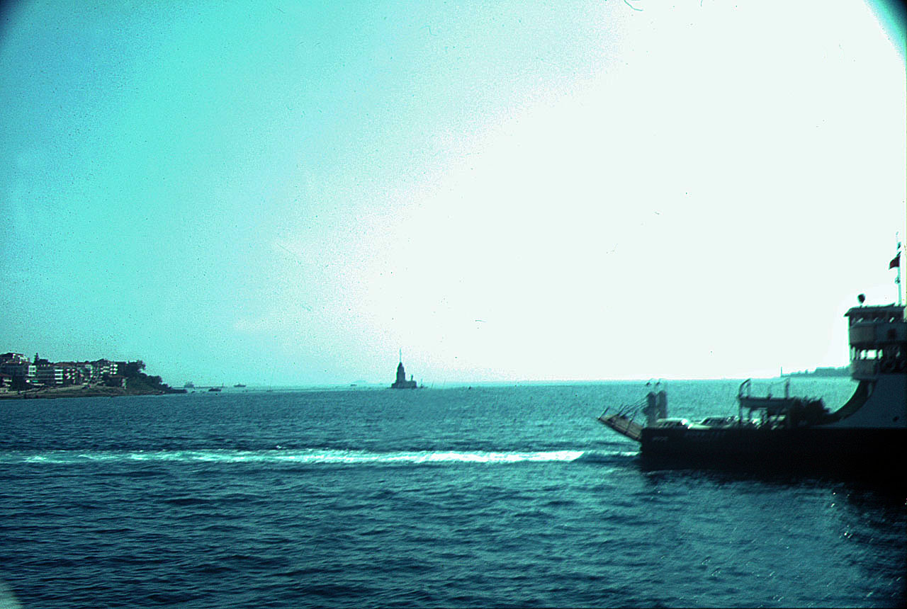 31.08.1968 | Bosporus | Leanderturm von der Fähre über den Bosporus