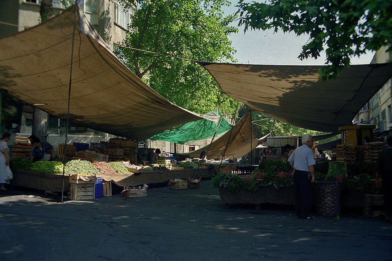23.06.1993 | Sultanahmet | Obst- und Gemüsemarkt in den Strassen