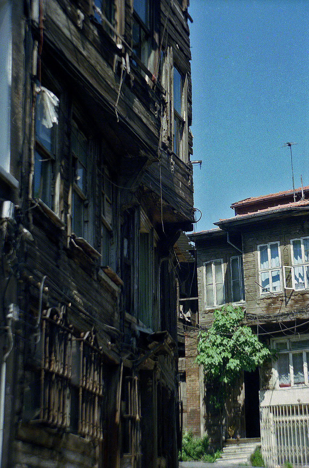 23.06.1993 | Sultanahmet | alte Istanbuler Holzhäuser in Altstadt