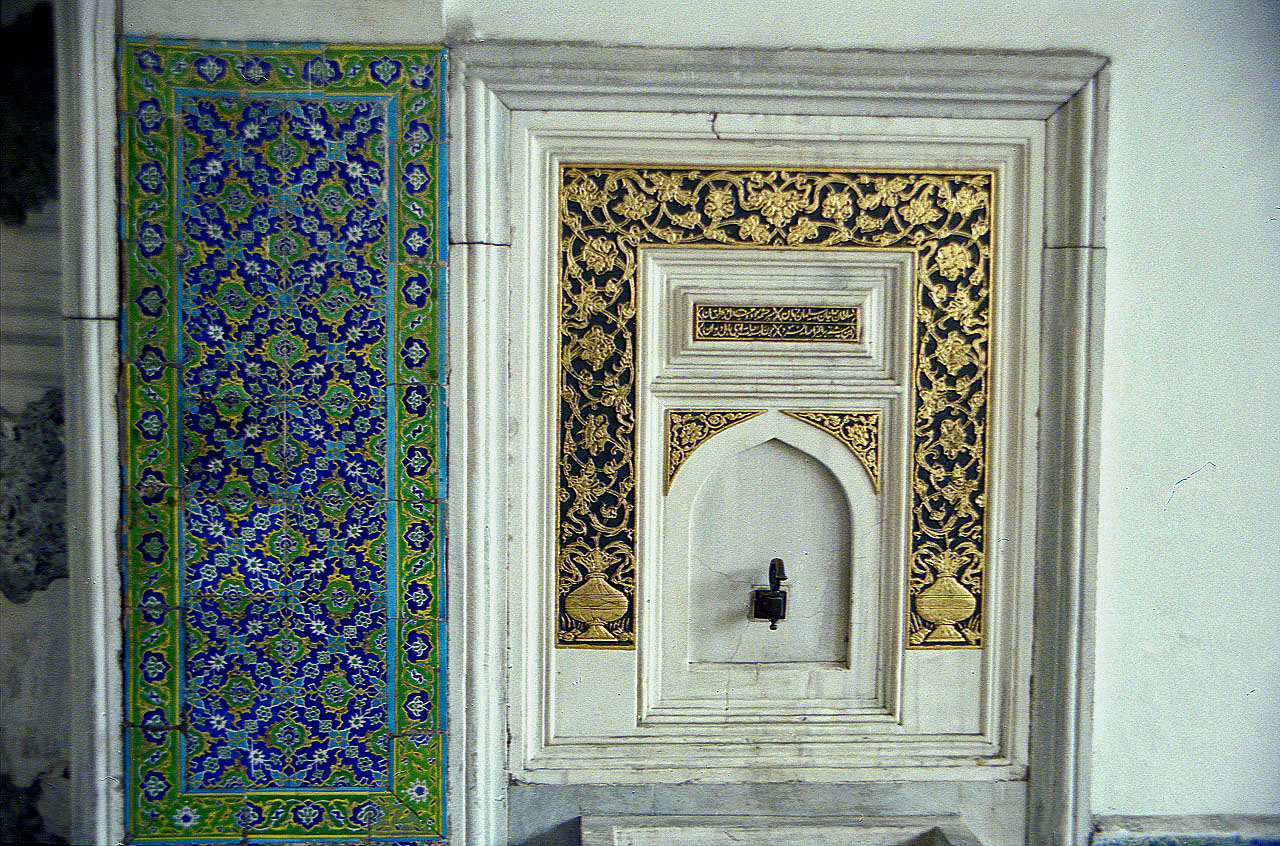 25.06.1993 | Topkapi | Brunnen - Detail mit Fliesenornamenten