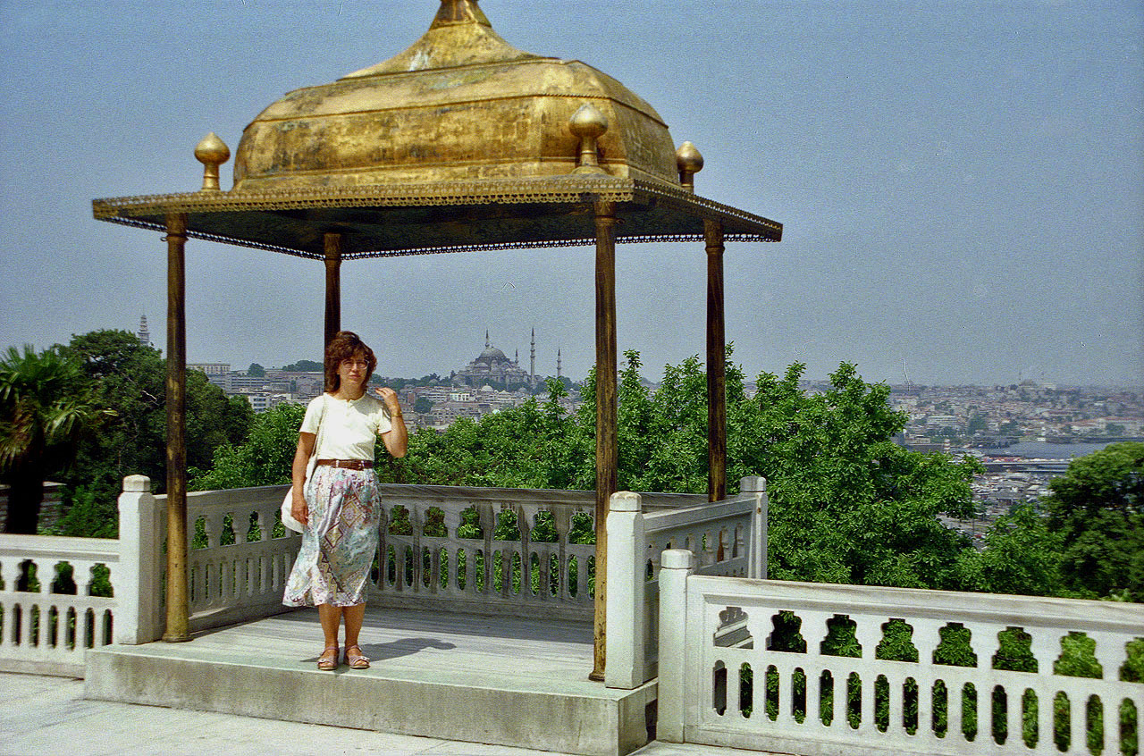25.06.1993 | Topkapi | goldener Baldachin vor Moscheen-Panorama