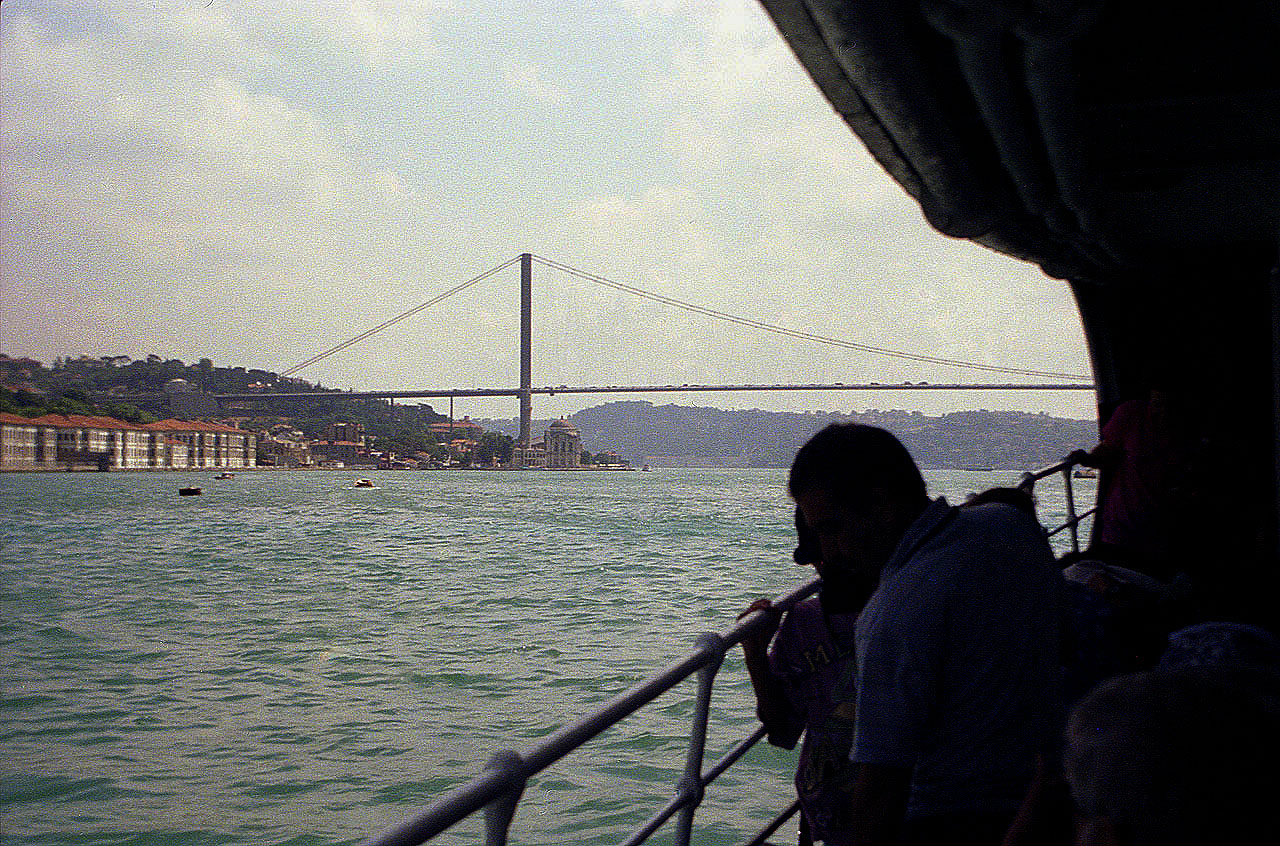 26.06.1993 | Bosporus Tour | erste Bosporus Brücke und Büyük Mecidiye Camii