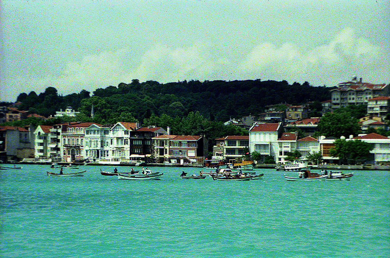 26.06.1993 | Bosporus Tour | ältere Häuser am Ufer