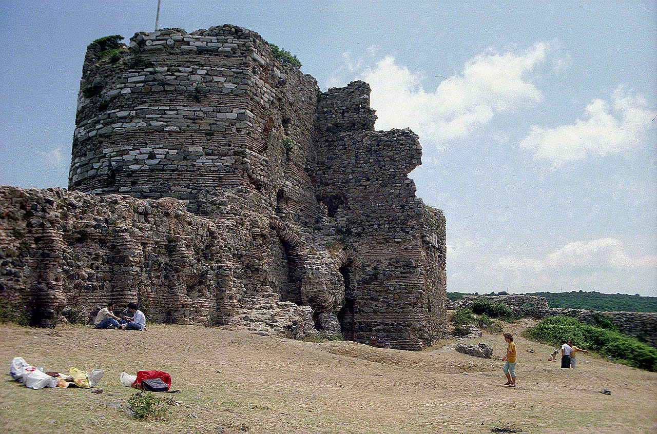 26.06.1993 | Bosporus Tour | Anadolu Kavagi Burgmauern und Turm