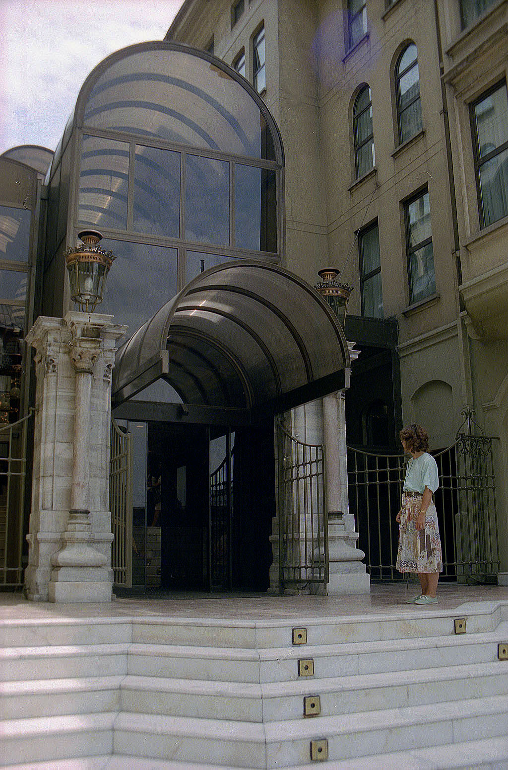 27.06.1993 | Beyazit | moderner Hoteleingang