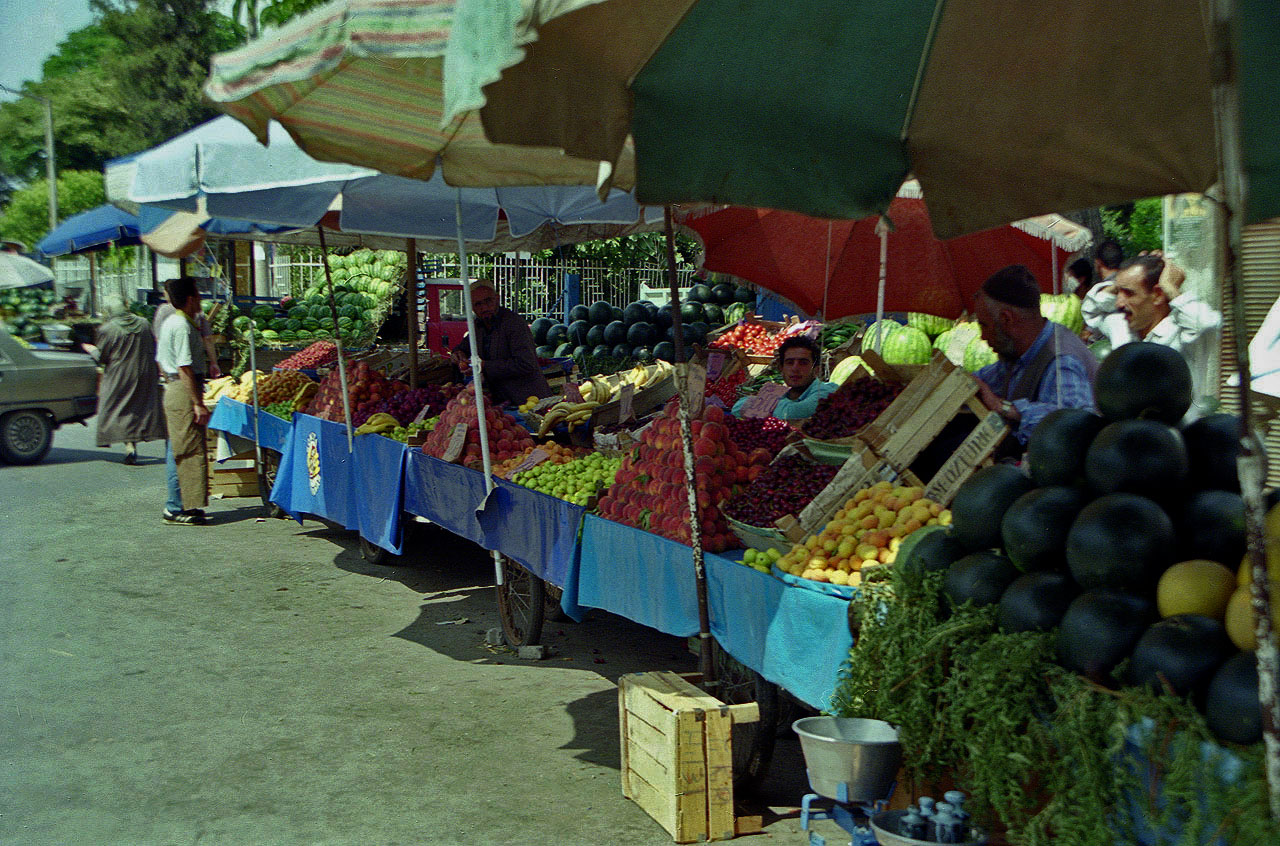 27.06.1993 | Fatih Moschee | Obst- und Gemüsemarkt daneben