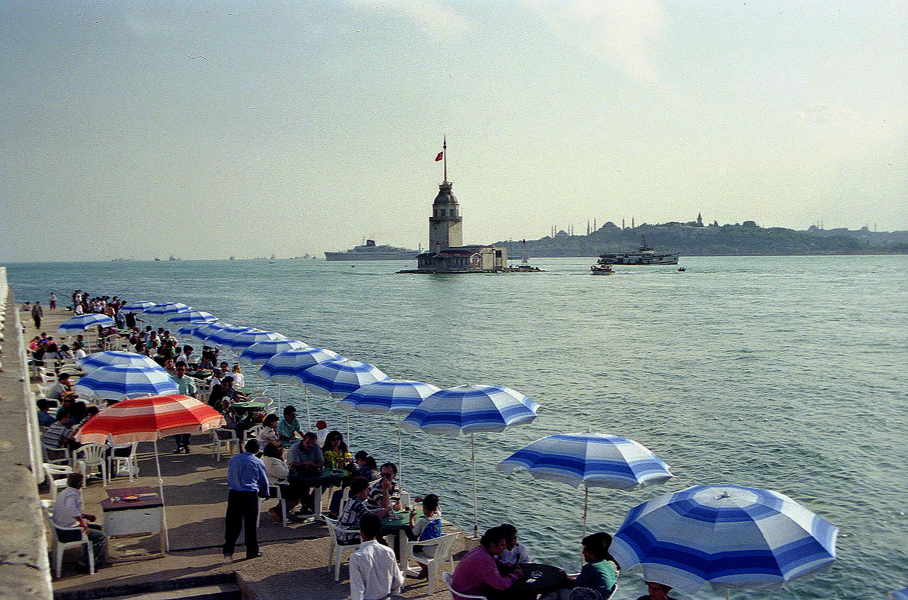 27.06.1993 | Üsküdar | Hafenmole und Leanderturm vor dem Topkapi Saray