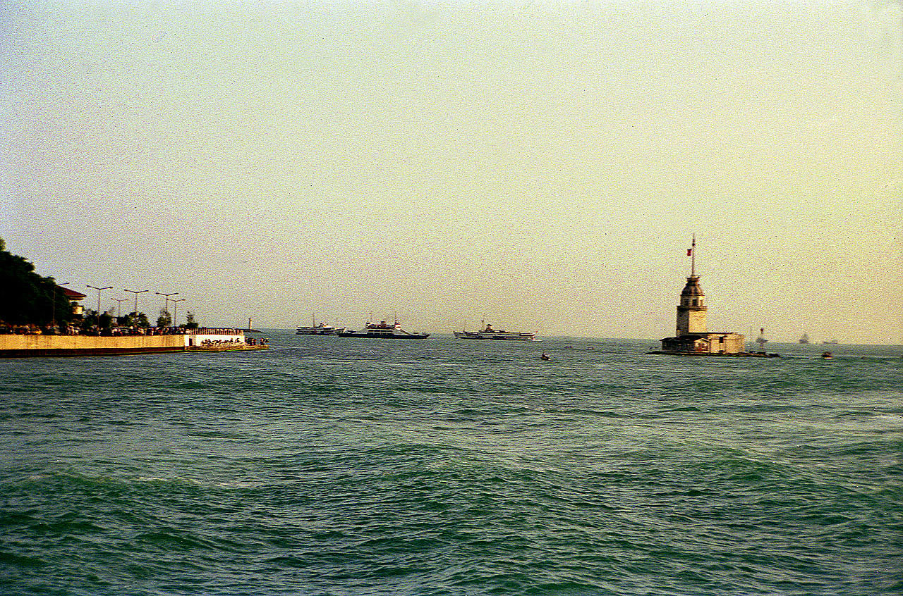 27.06.1993 | Bosporus | Leanderturm von der Fähre über den Bosporus