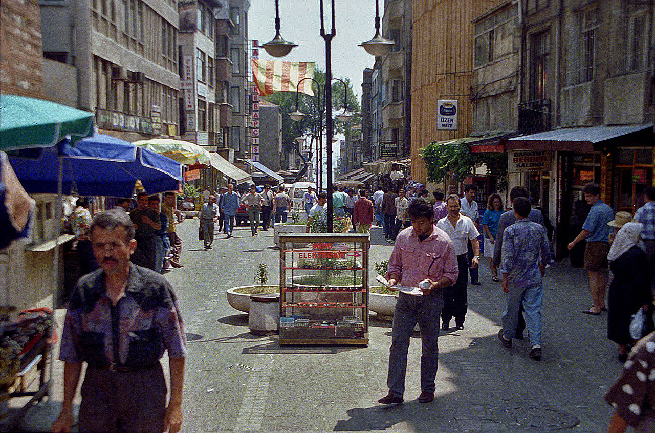 28.06.1993 | Beyazit | Einkaufsstrasse Nuruosmaniye Caddesi