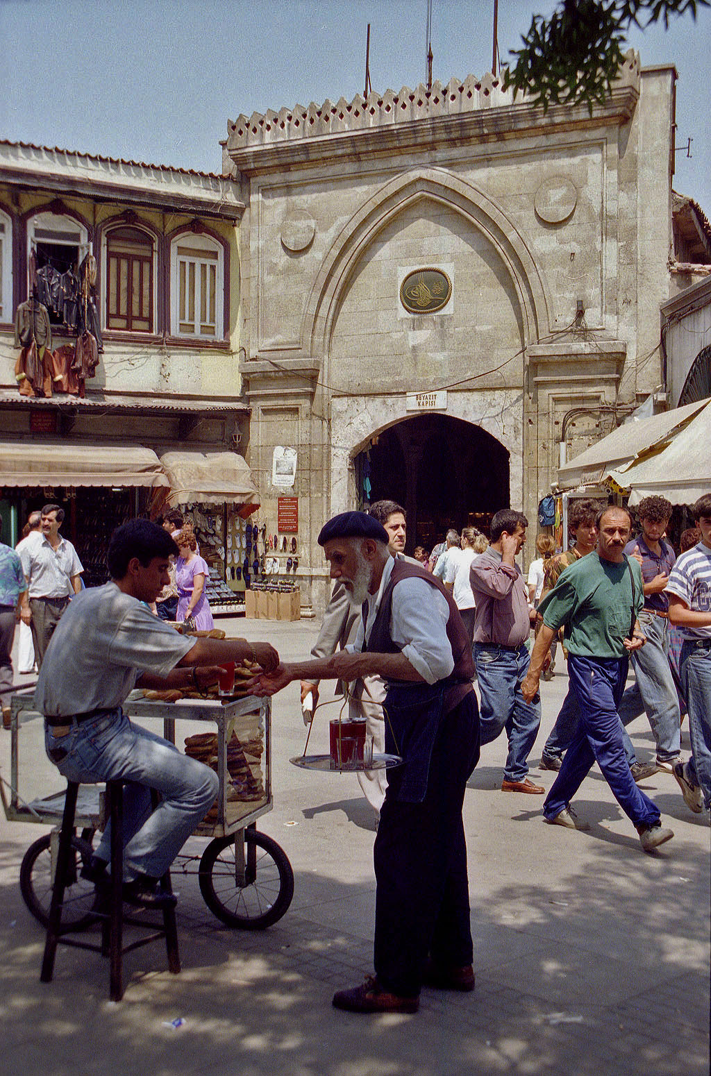 28.06.1993 | Basar | Eingang zum großen Basar