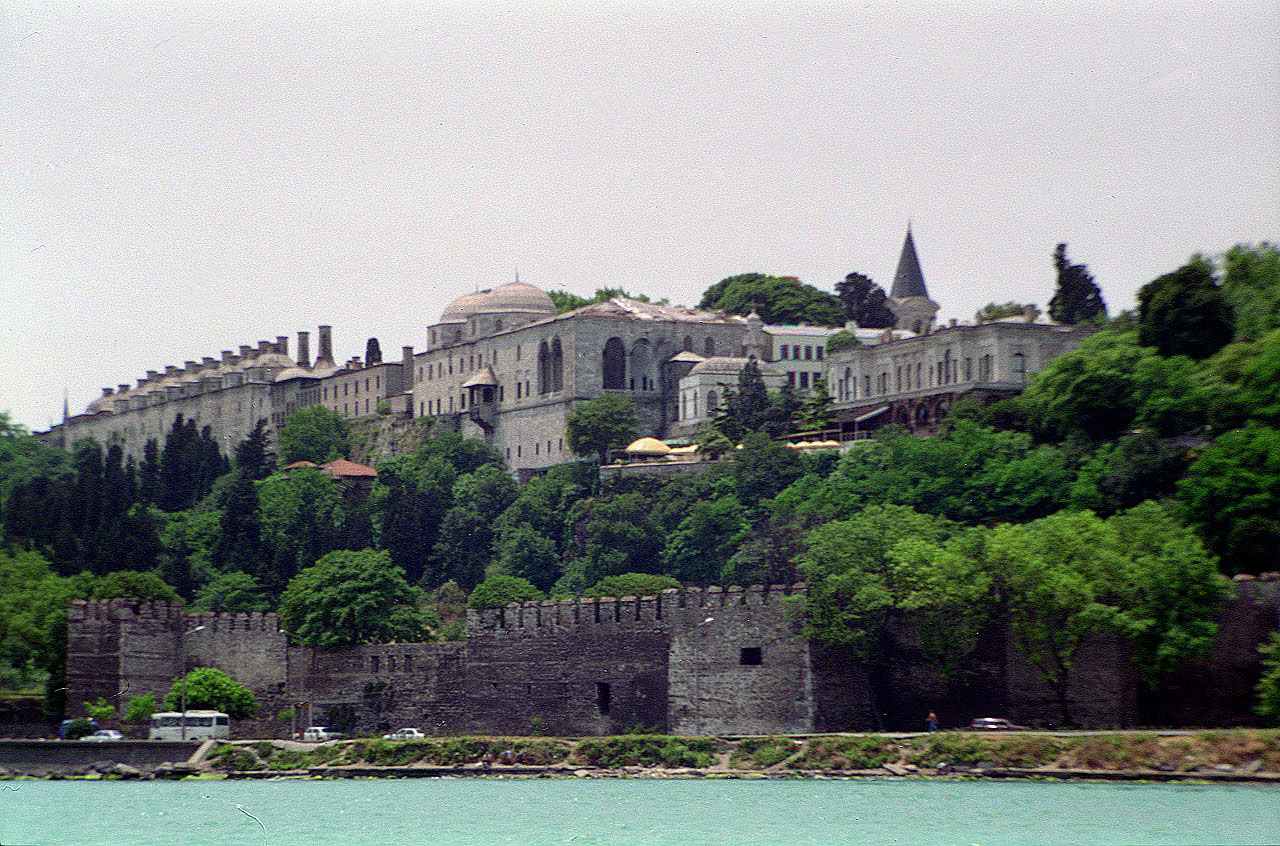 29.06.1993 | Bootsfahrt   | Topkapi - Palast über Stadtmauerresten