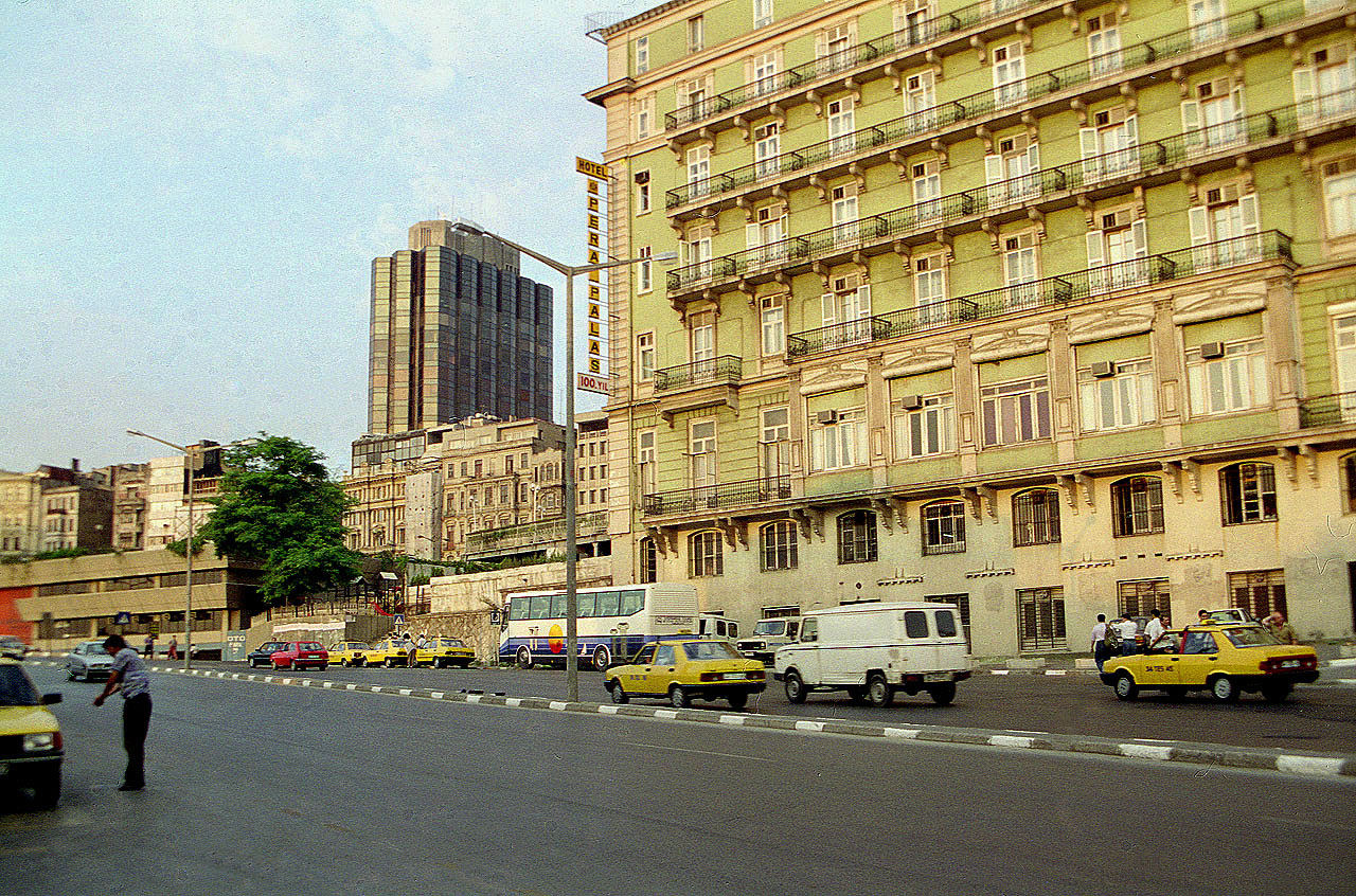 29.06.1993 | Galata | Refik Saydam Caddesi und Hochhaus