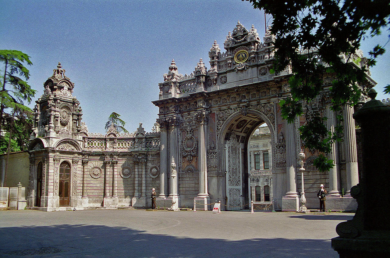 30.06.1993 | Dolmabahce | Eingang zum Palast