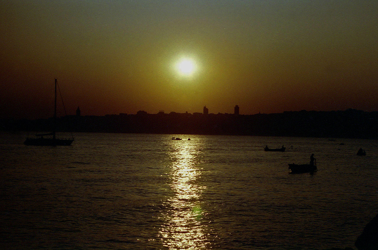 30.06.1993 | Üsküdar | Sonnenuntergang überm Galataturm und Beyoglu