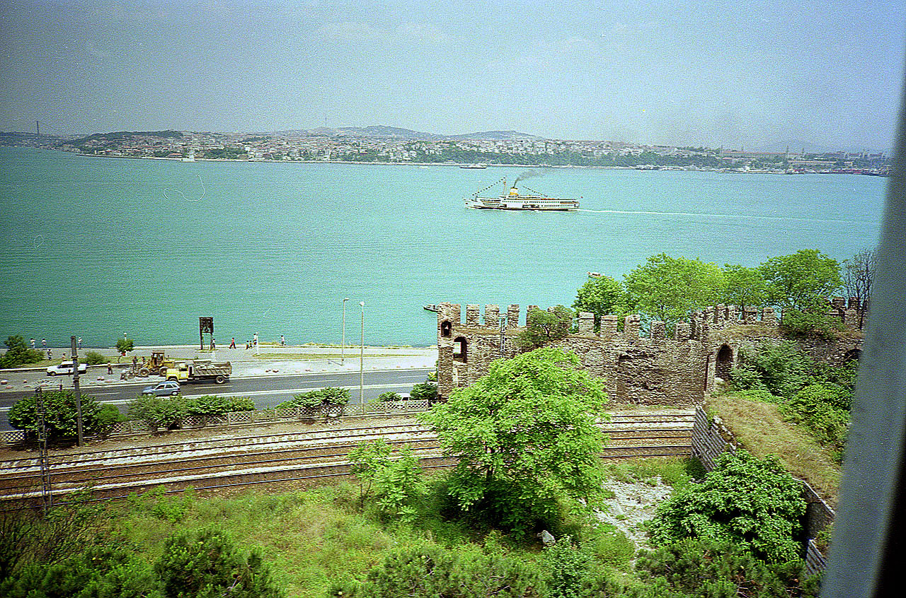 01.07.1993 | Gülhane Park | Bahnlinie, Mauerreste, Bosporus und Üsküdar