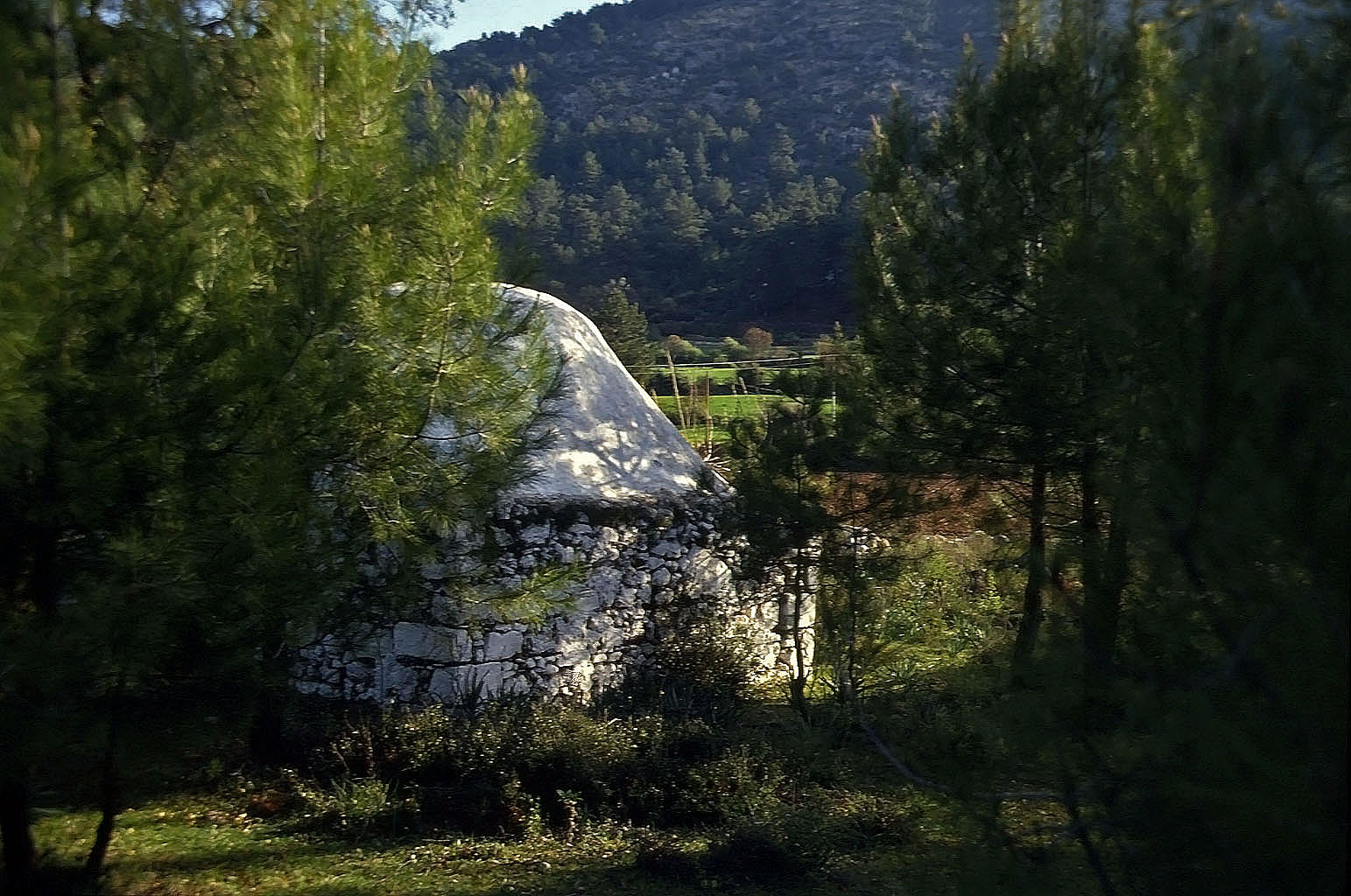 23.04.1993 | vor Kadyanda | gedeckte Zisterne am Strassenrand