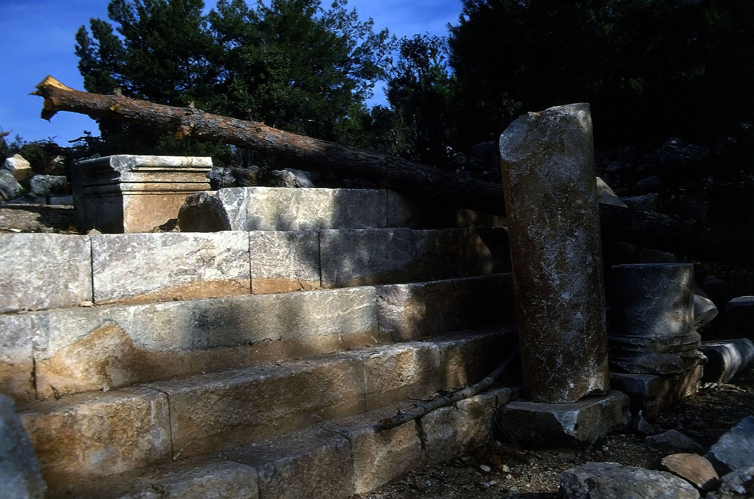 23.04.1993 | Tempel | Stufenunterbau eines Tempels