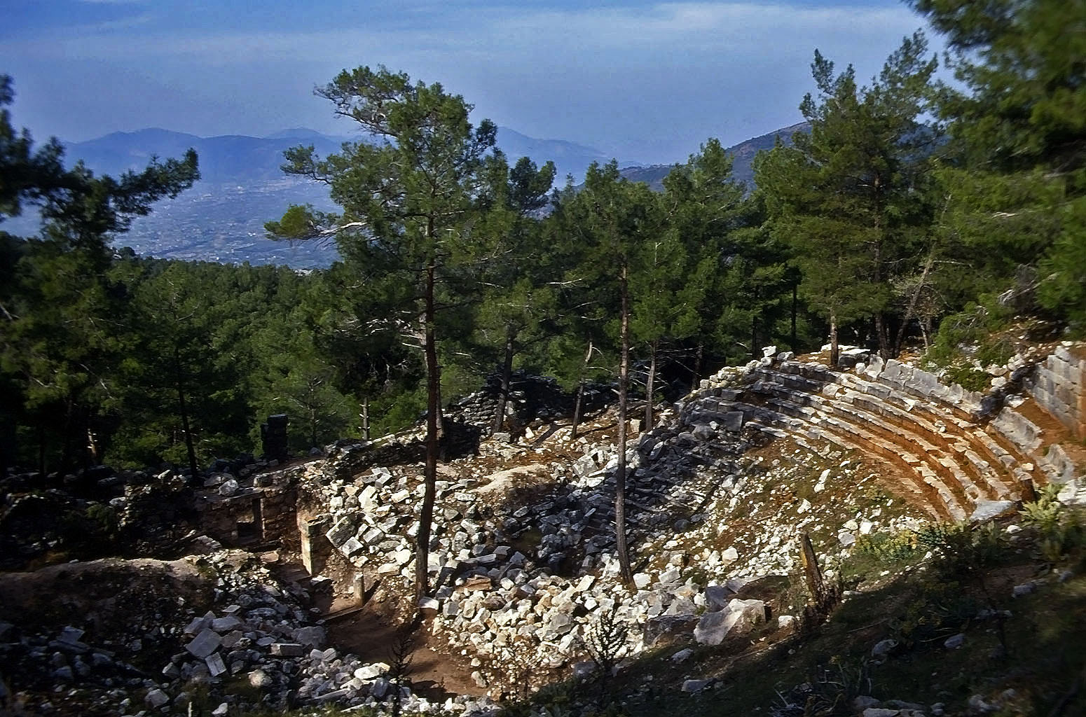 23.04.1993 | Theater | Sitzreihen mit Blick auf Fethiye