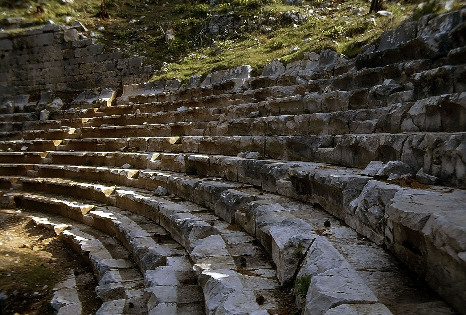 23.04.1993 | Theater   | freigelegte Sitzreihen