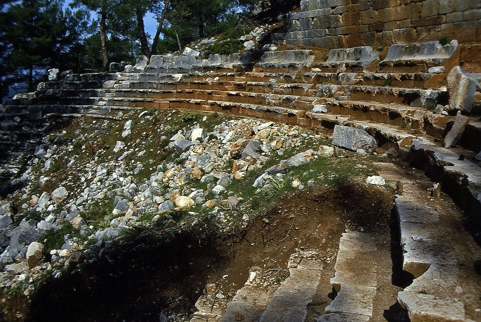 23.04.1993 | Theater   | freigelegte Sitzreihen