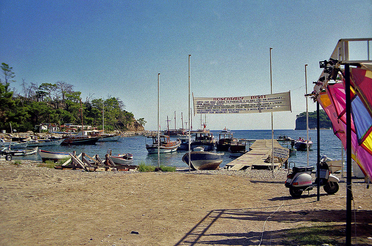 30.09.1992 | Bootshafen | Boote neben dem Yörük Park