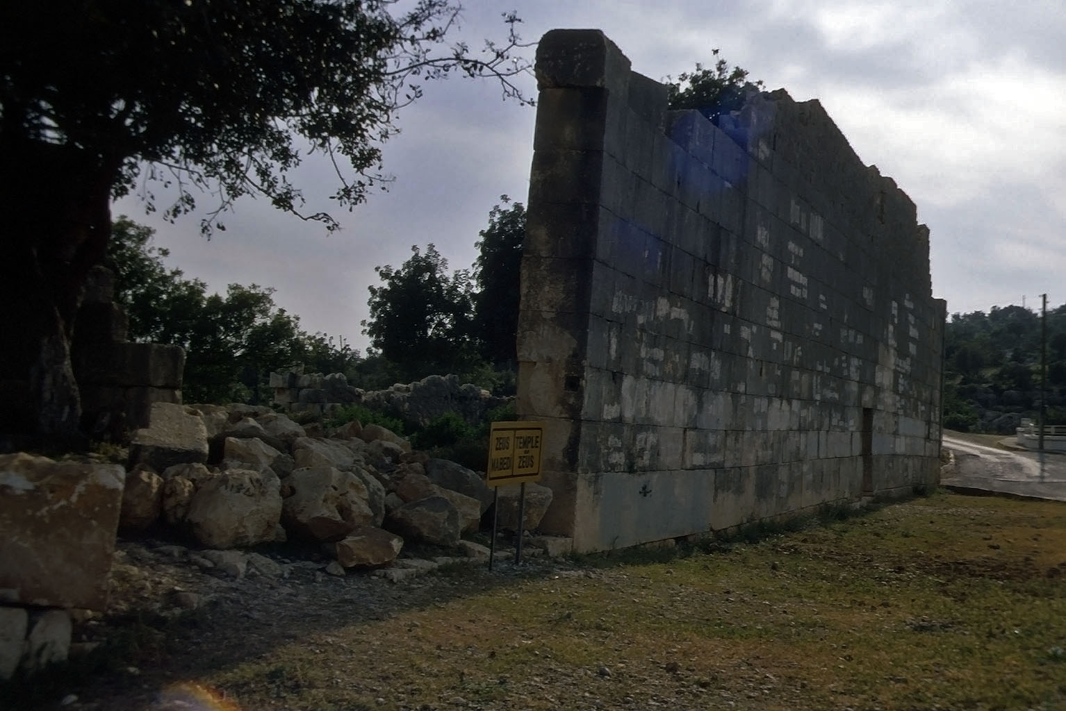 29.04.1993 | Elaioussa Sebaste | massive Mauern eines Tempelbaus