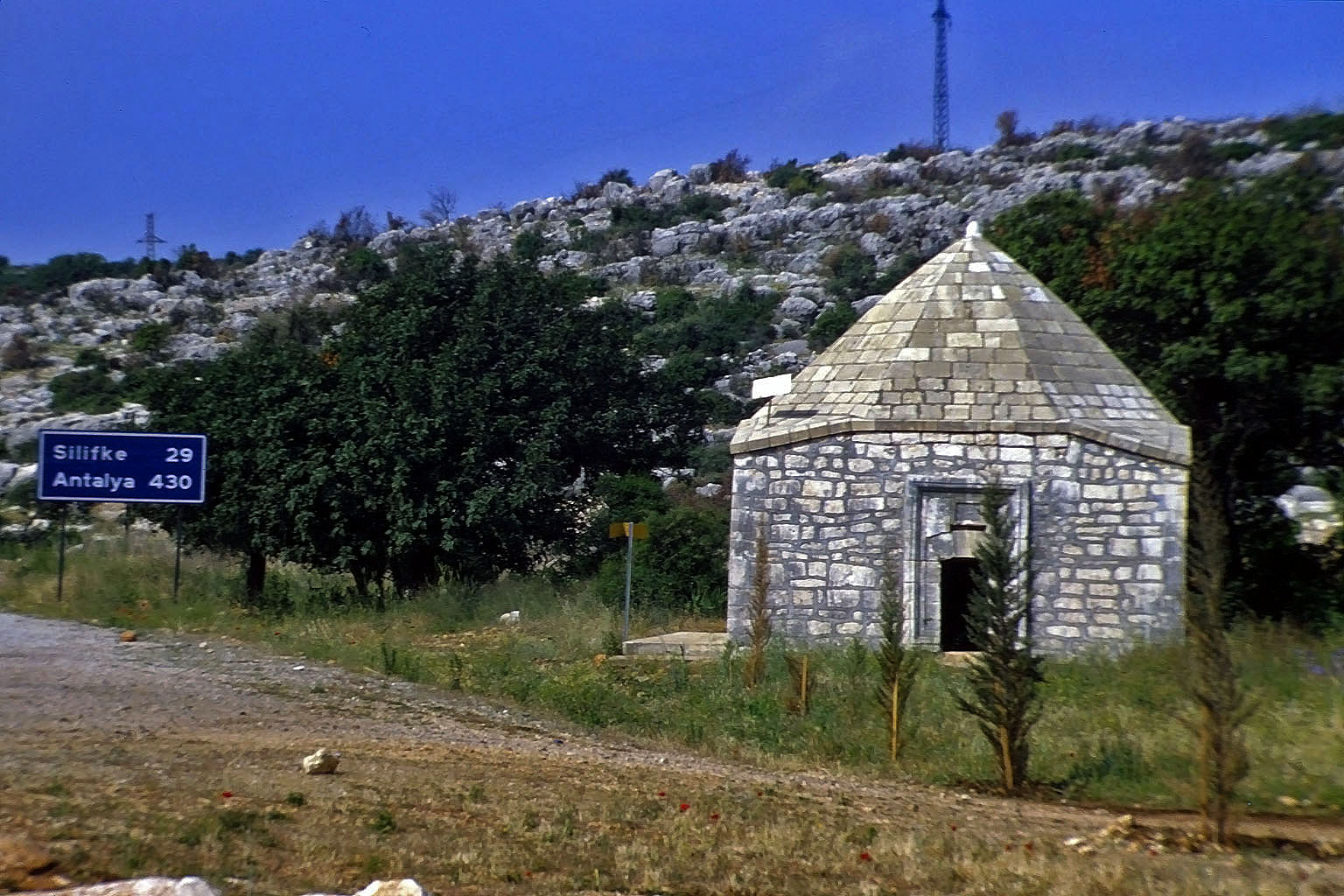 30.04.1993 | Korykos | Türbe im Stadtgebiet Korykos