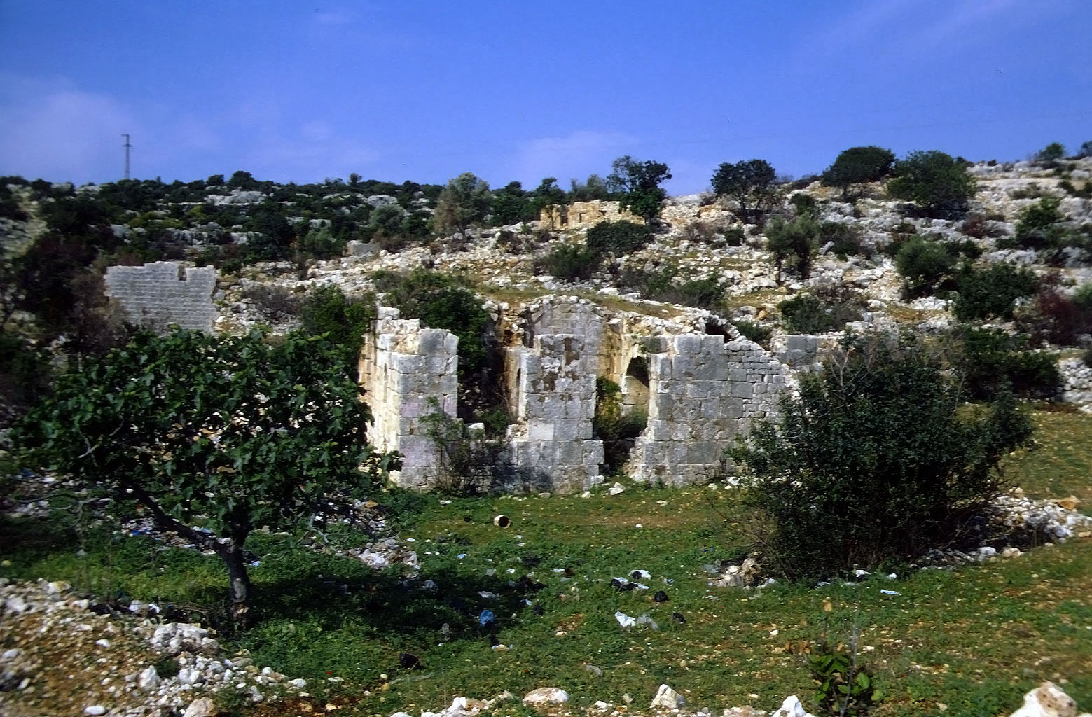 30.04.1993 | Korykos | Kirchenreste im Stadtgebiet Korykos