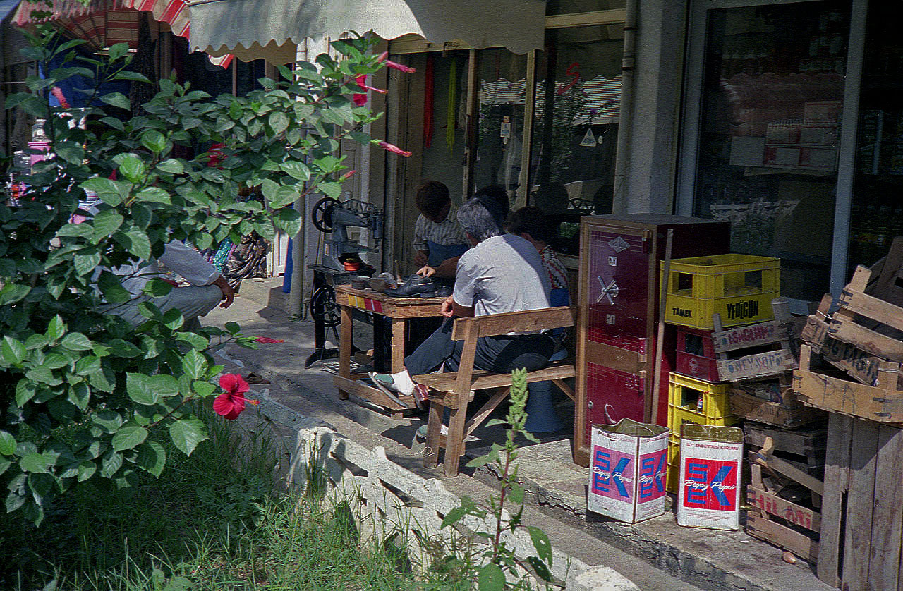 24.09.1992 | Manavgat | Schusterei im Schatten