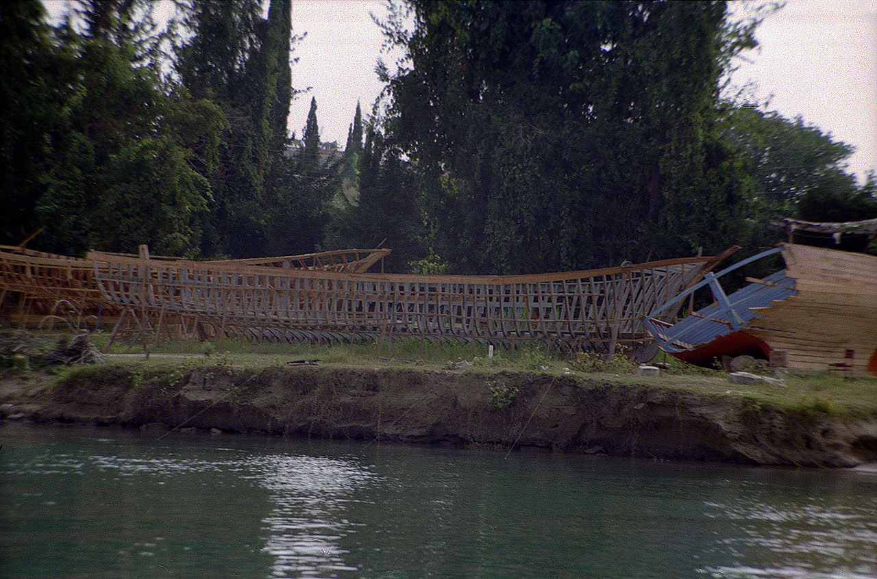 24.09.1992 | Bootstour   | Schiffswerft am Ufer