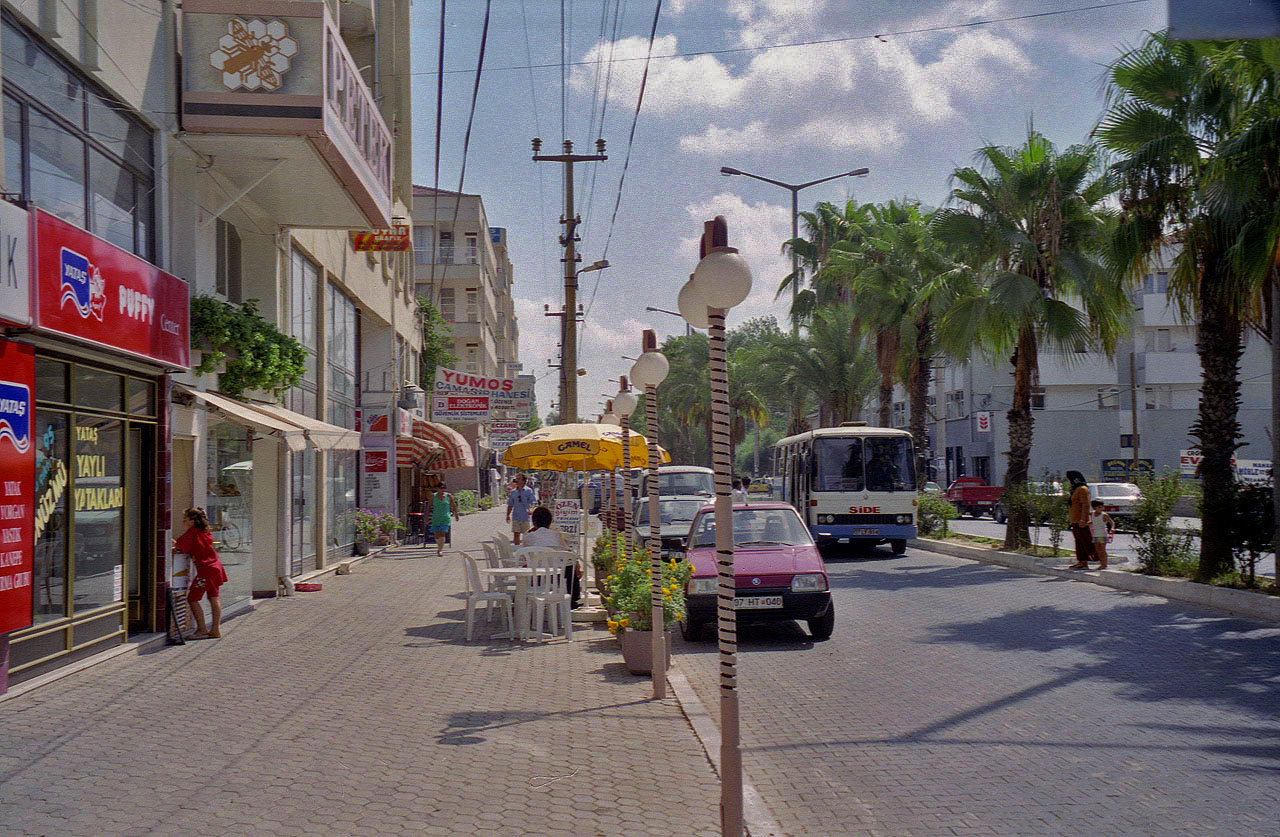 03.09.1995 | Manavgat | Hauptstrasse mit Palmenallee