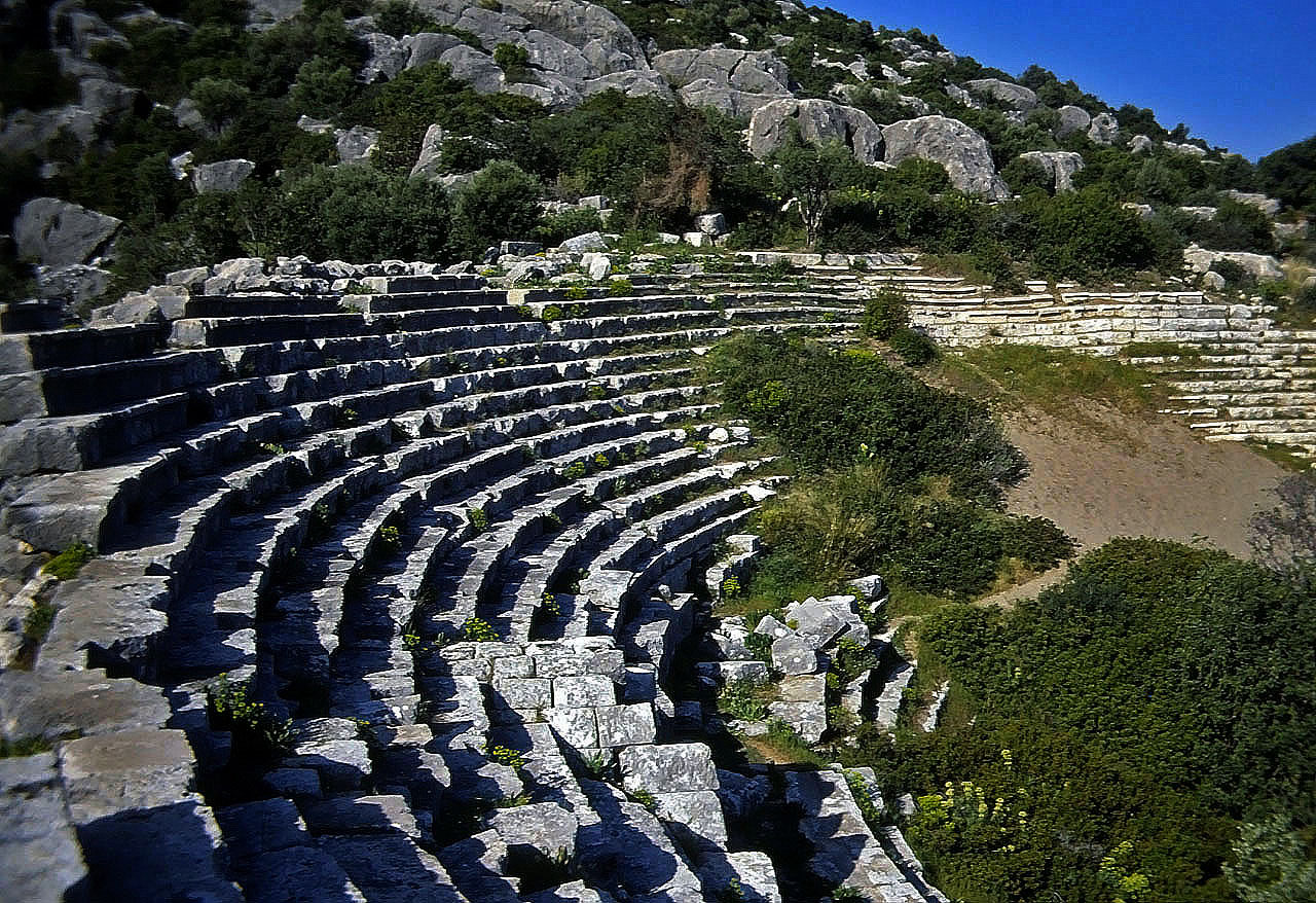 22.04.1993 | Theater   | teils versandete Sitzreihen