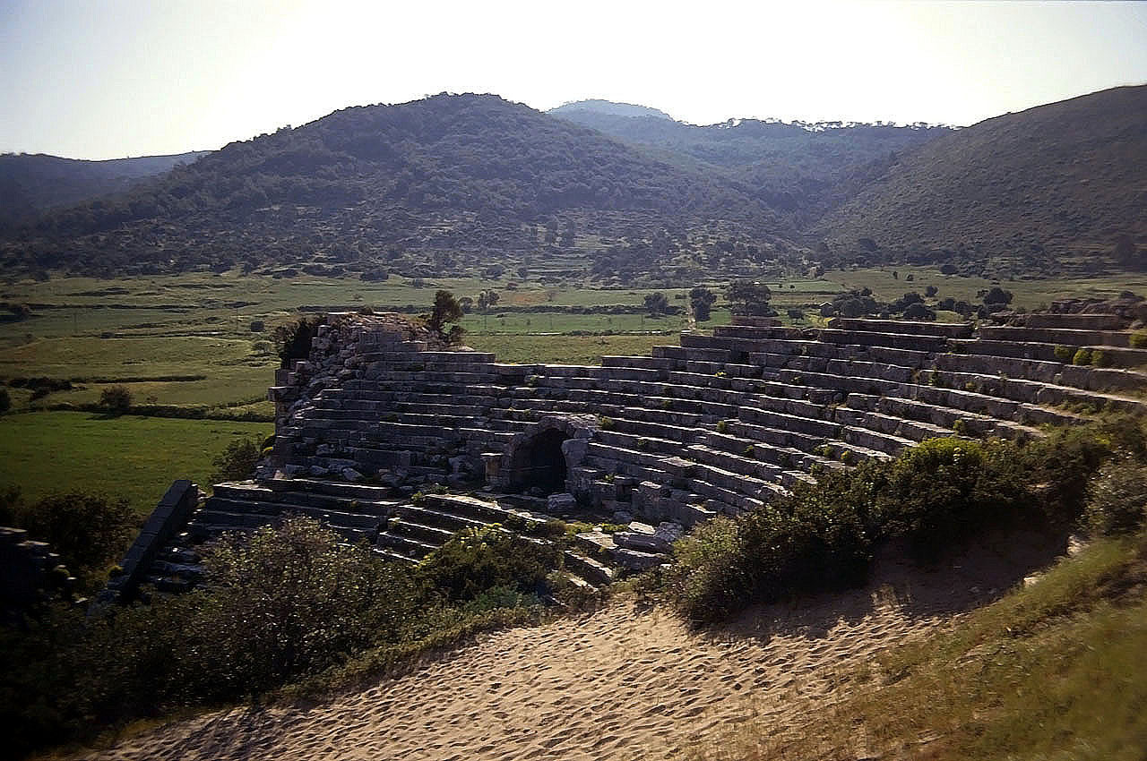 22.04.1993 | Theater   | teils versandete Sitzreihen