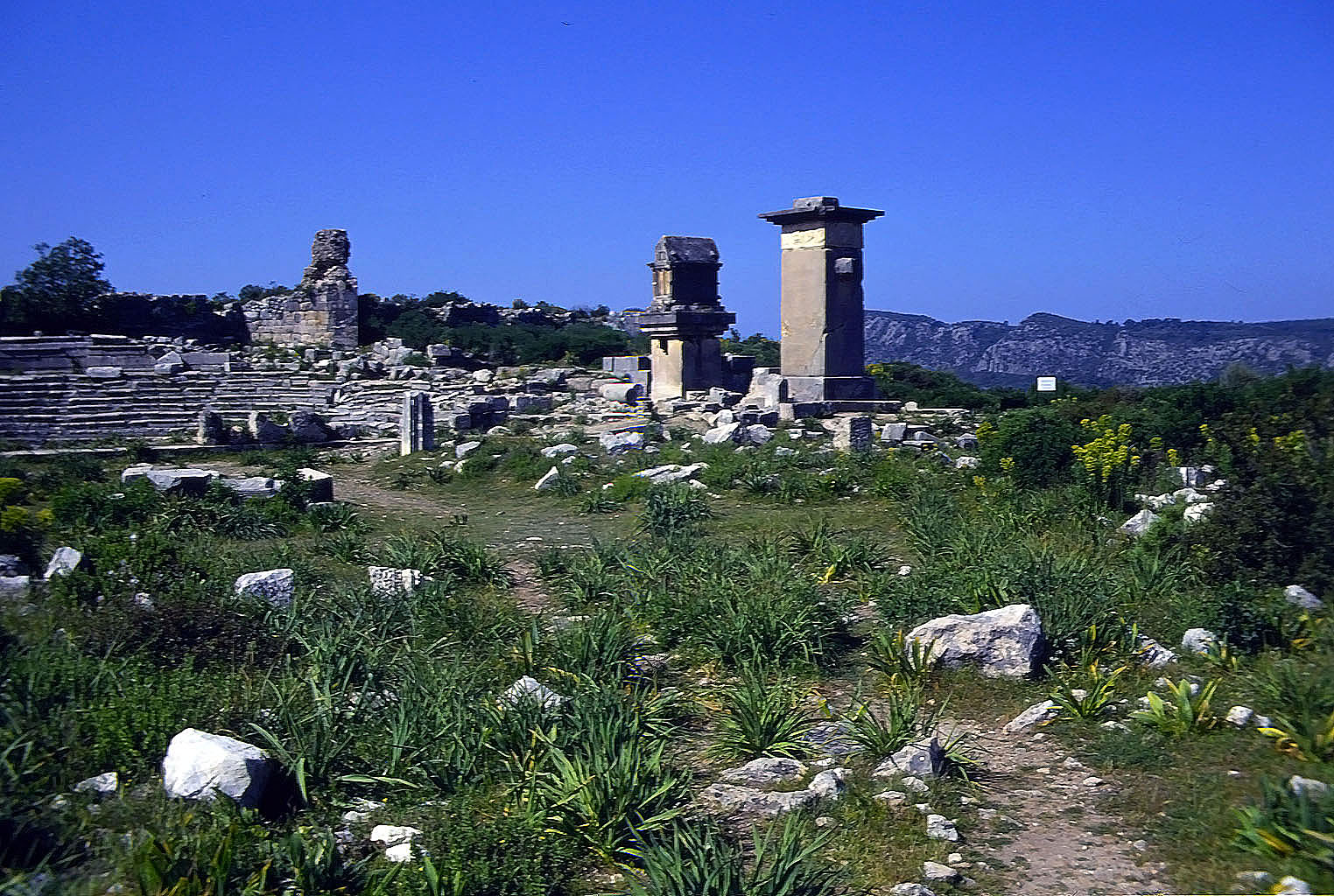 22.04.1993 | Agora | Theater, Grabturm, Pfeilersarkophag, Harpienmon.