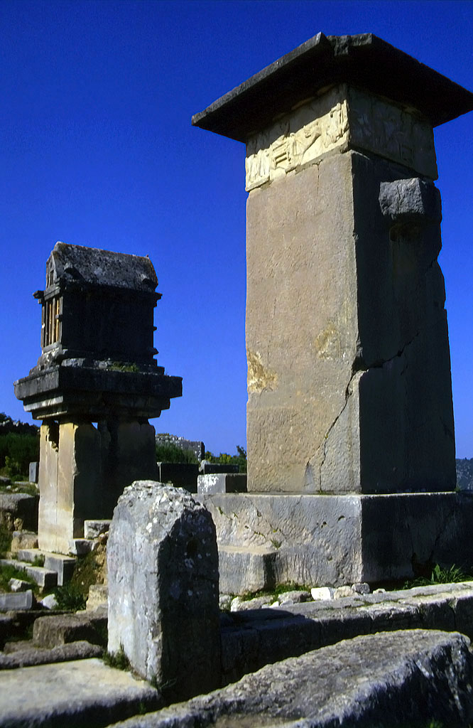 22.04.1993 | Theater | Pfeilersarkophag und Harpienmonument