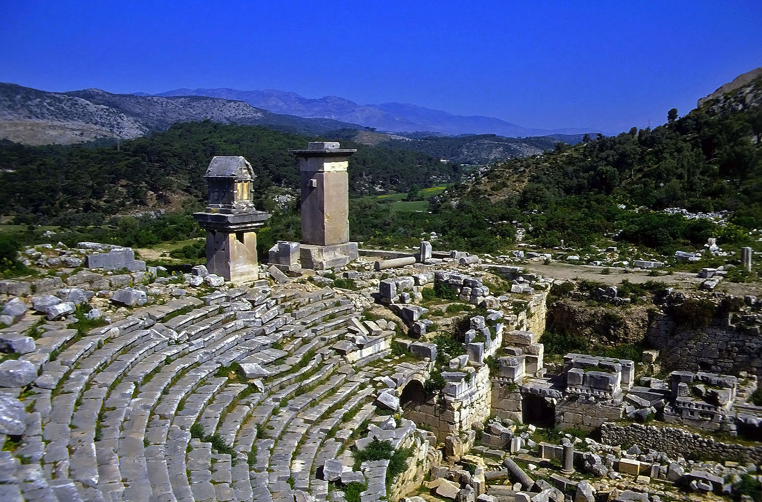 22.04.1993 | Theater   | Theater, Pfeilersark., Harpienmon., Kirche, Xanthostal