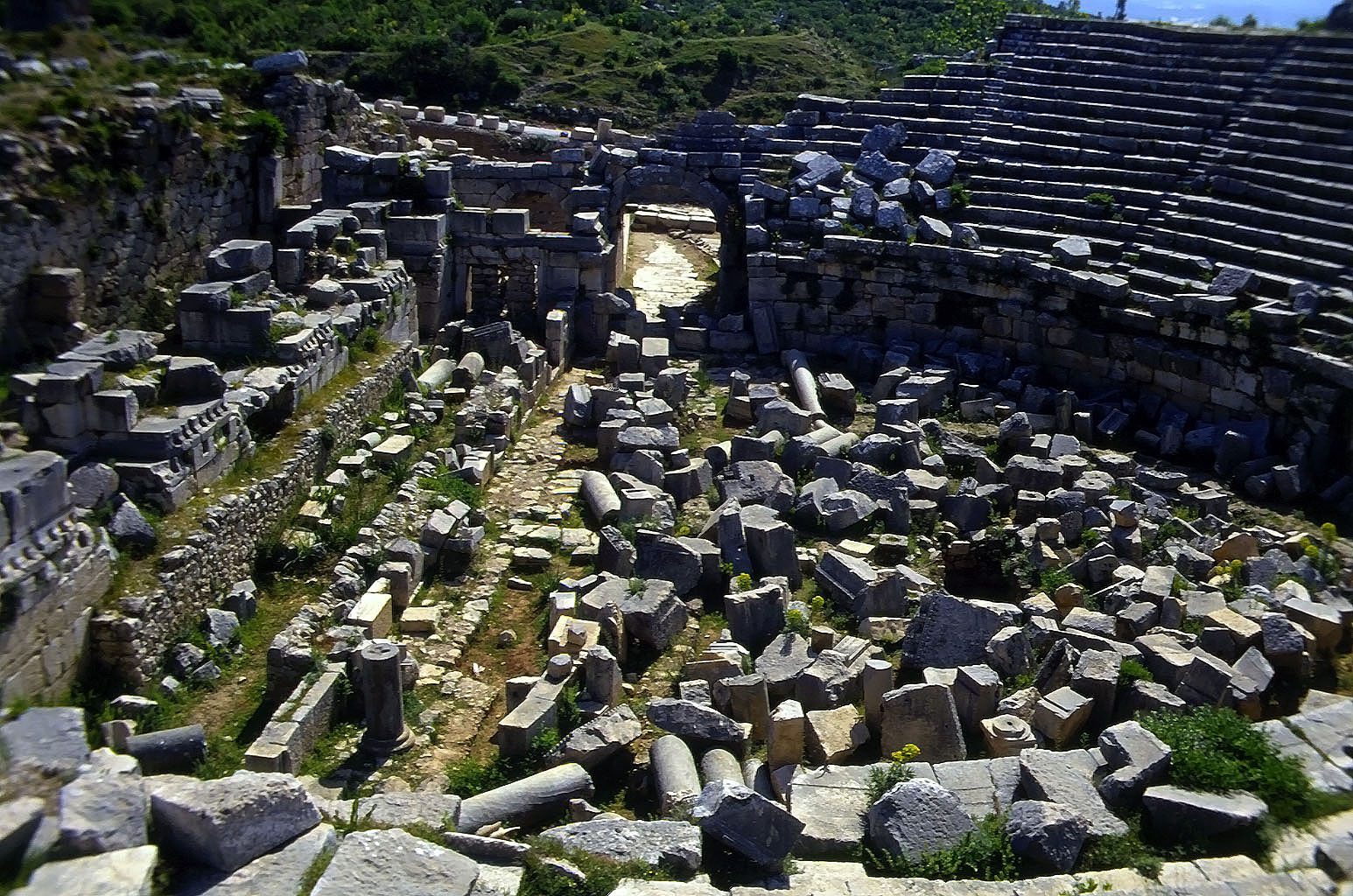 22.04.1993 | Theater   | Bühne, Seiteneingänge und Sitzreihen
