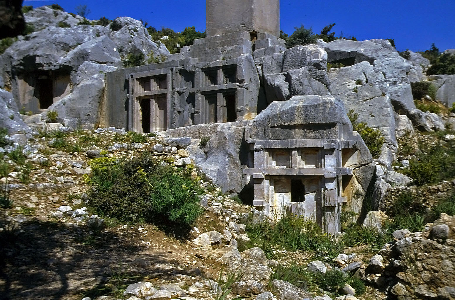 22.04.1993 | Akropolis | Hausgräber unter Pfeilergrab